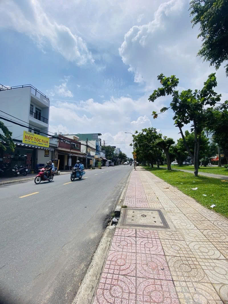 Bán nhà lô góc 2 Mặt tiền Lưu Chí Hiếu – Chế Lan Viên, 8,6x12m, 2 Tầng – 3PN, 16,9 tỷ.