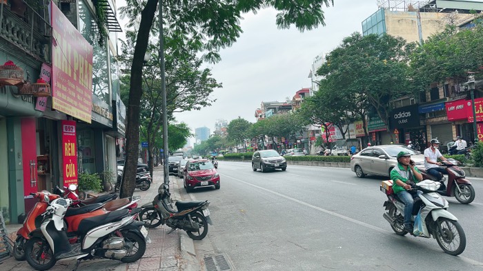 Bán nhà C4 mặt phố Nguyễn Văn Cừ 71m vỉa hè rộng, kinh doanh chỉ hơn 13 tỷ còn thương lượng. LH 0936123469