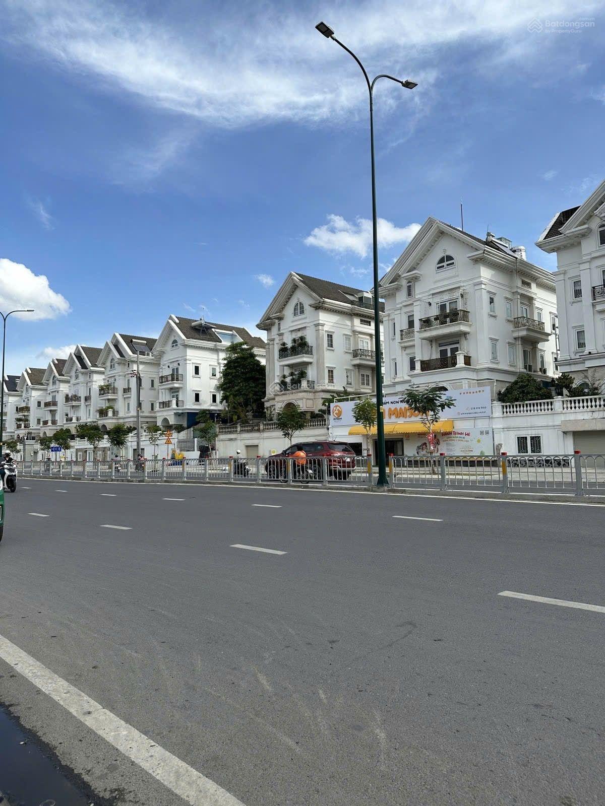 Căn duy nhất gần Dương Quảng Hàm 2 tầng, 5x15m, hẻm 4m, gần khu ăn uống giá 7.2 tỷ, ở ngay
