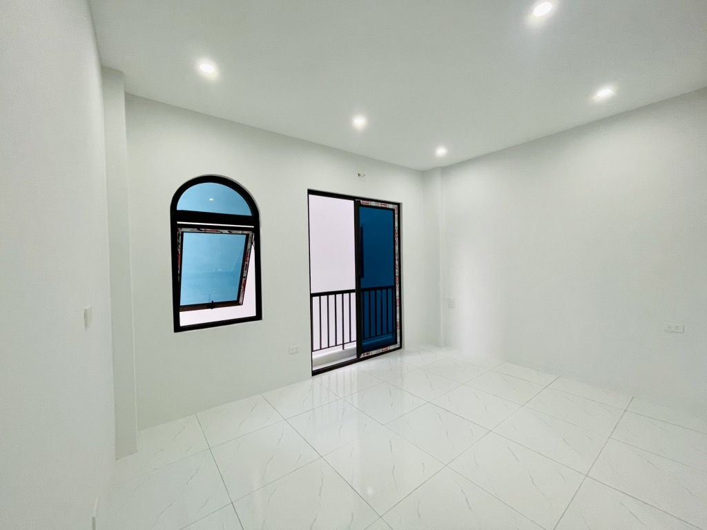 Liên Mạc nhà mới kính kong xách vali ở luôn 31m2, 5 tầng Ô TÔ đỗ cửa