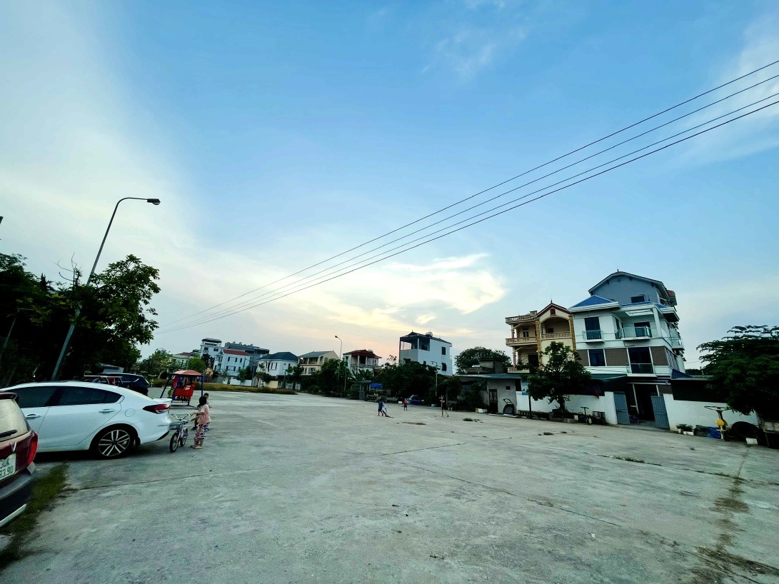 Liên Mạc nhà mới kính kong xách vali ở luôn 31m2, 5 tầng Ô TÔ đỗ cửa