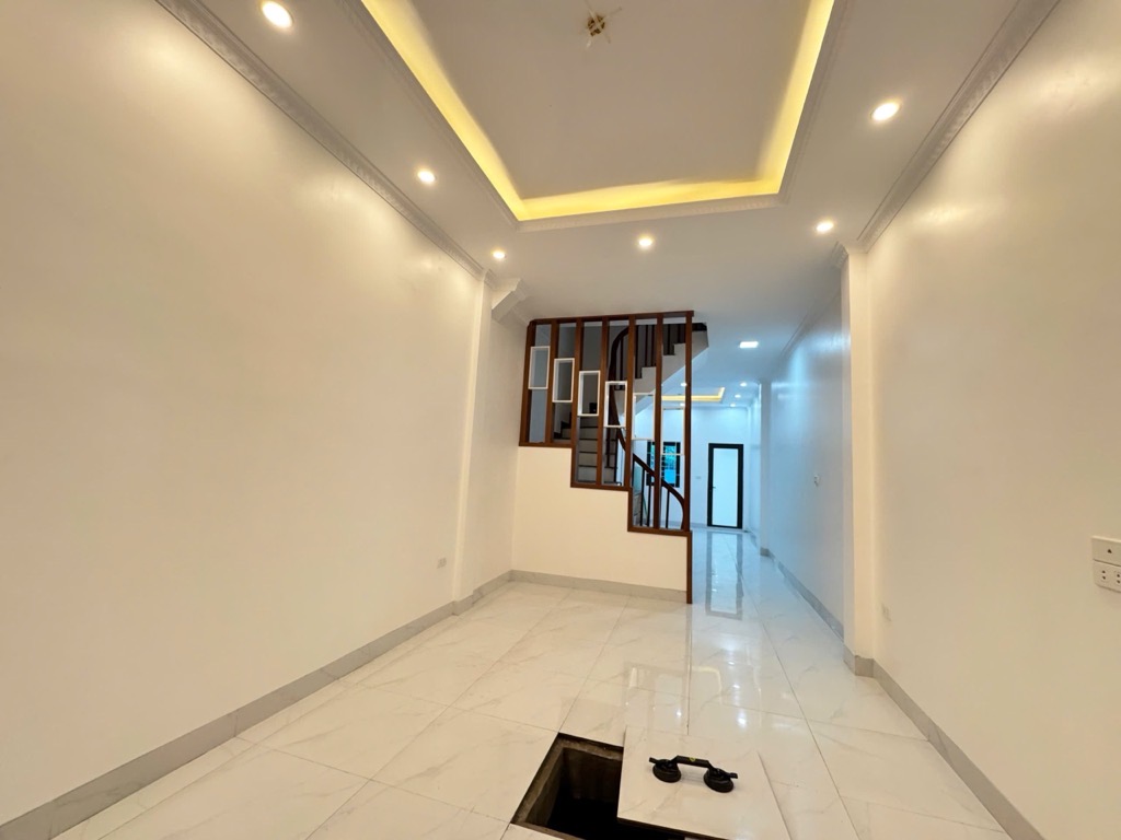 Nhà mới Hoàng Liên-Liên Mạc 5 tầng lô góc Ô TÔ đỗ cổng nhỉnh 4 tỷ