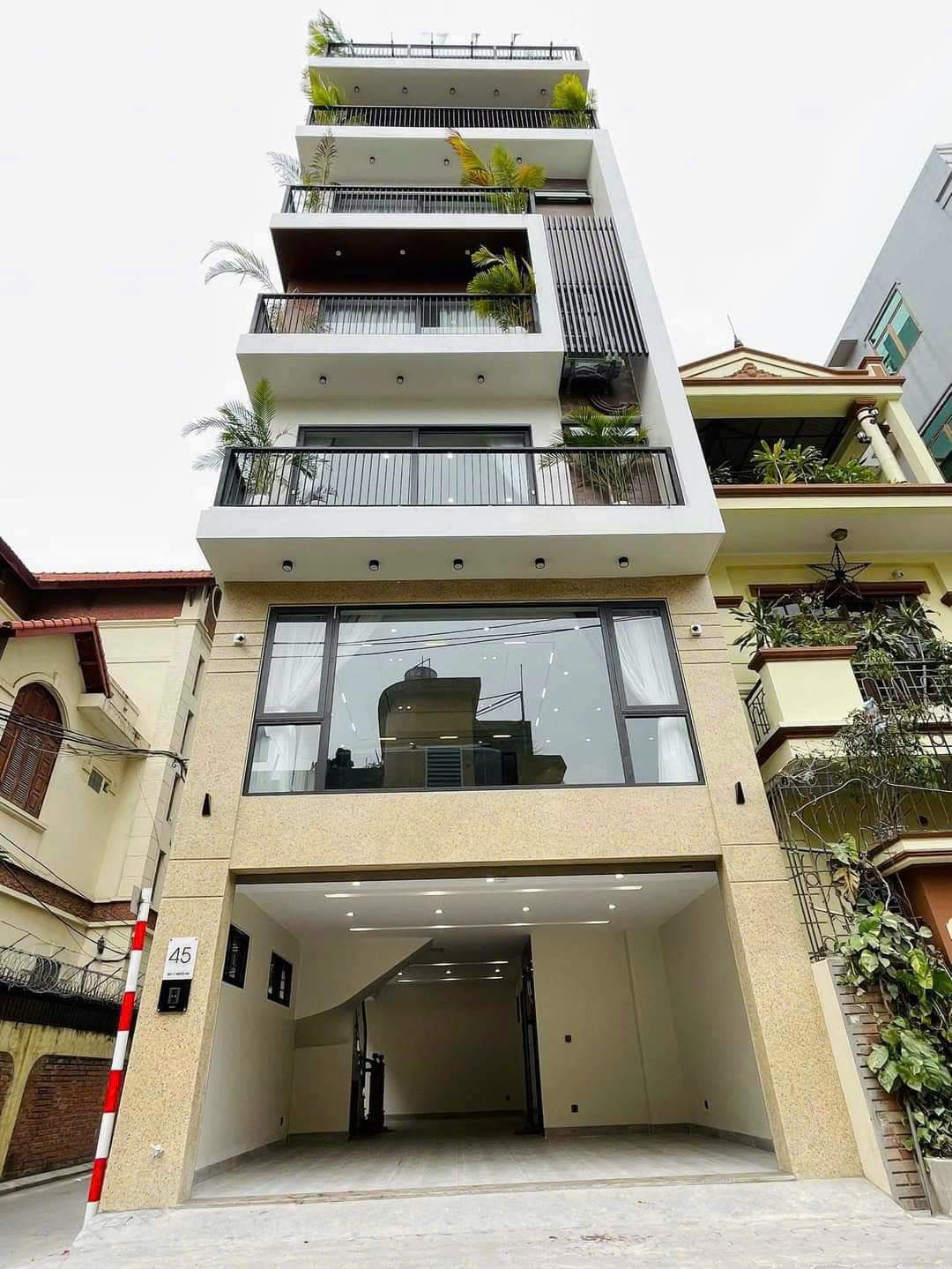 NHÀ DÂN XÂY HỌC VIÊN TÀI CHÍNH – DT53M2 – 5 TẦNG – GIÁ 8 TỶ – ĐƯỜNG Ô TÔ THÔNG – KINH DOANH