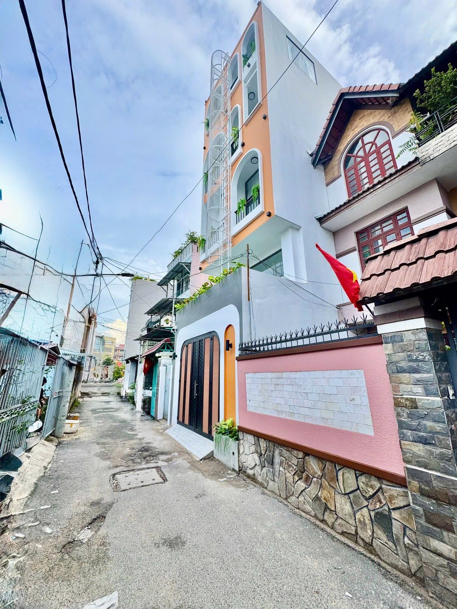 Căn Hộ Dịch Vụ 16 Phòng Phan Huy Ích