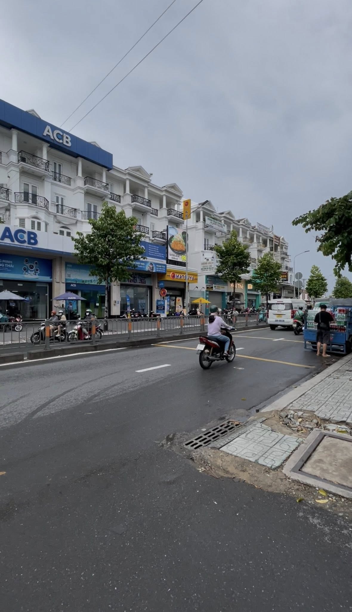 Hẻm Ô Tô Kinh Doanh Ngay Emart Phan Văn Trị Và Phạm Văn Đồng