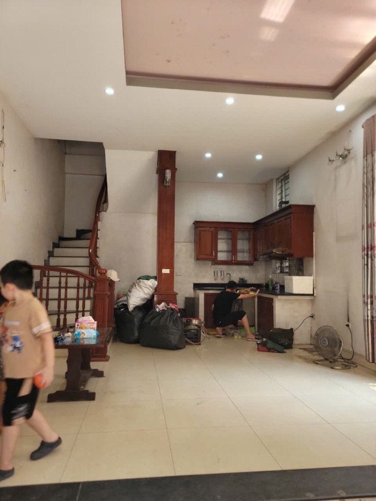 Bán nhà Gia Quất. 40m x 4T oto tránh, lô góc kinh doanh chỉ hơn 6 tỷ còn tl. LH 0936123469