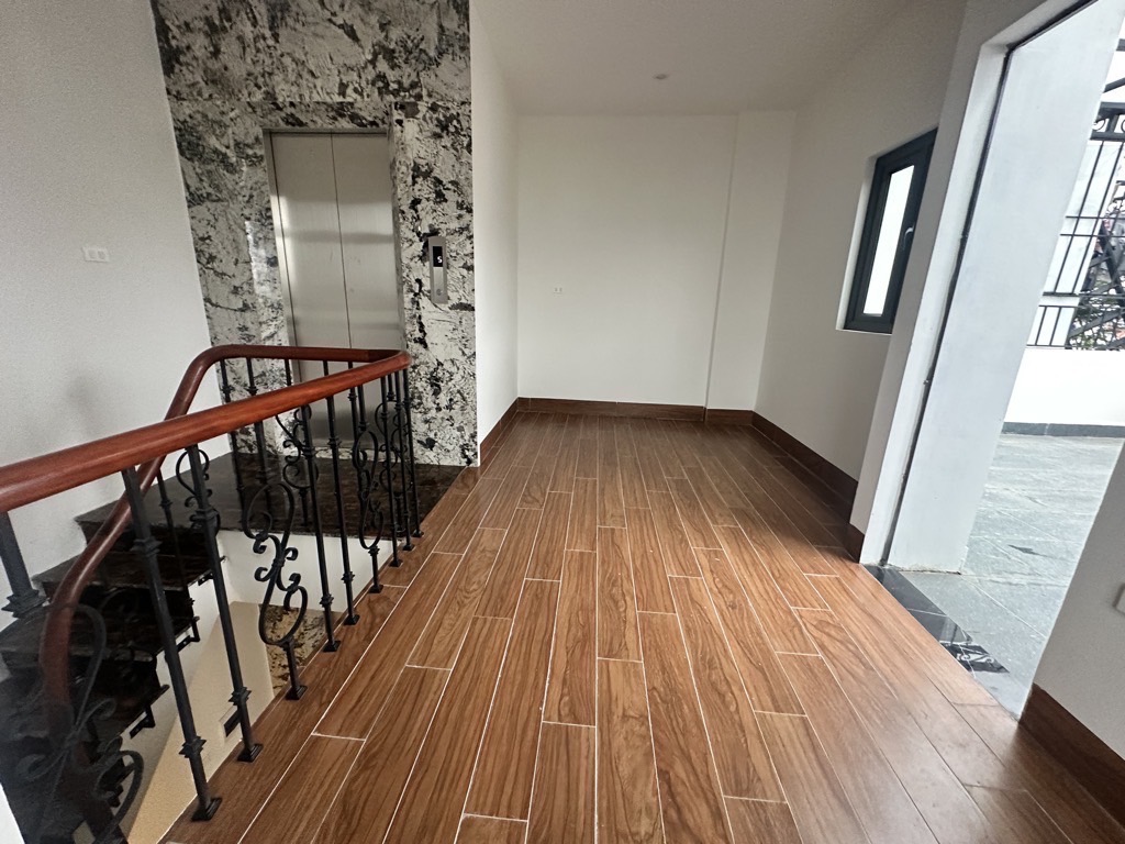 BÁN NHÀ ĐẸP NGỌC THUỴ – THANG MÁY- FULL NỘI THẤT- NHỈNH 10 TỶ(TL)