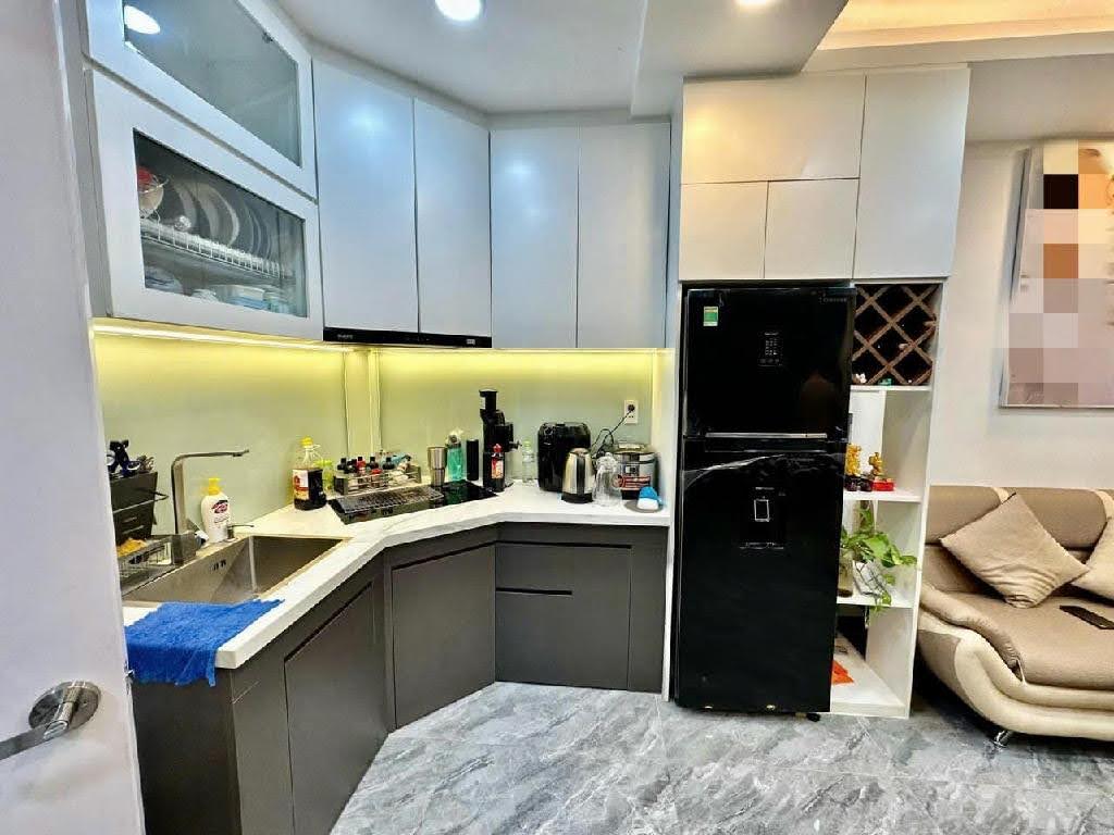 Nhà đẹp Bến Vân Đồn – ngang 5m, hẻm 6m