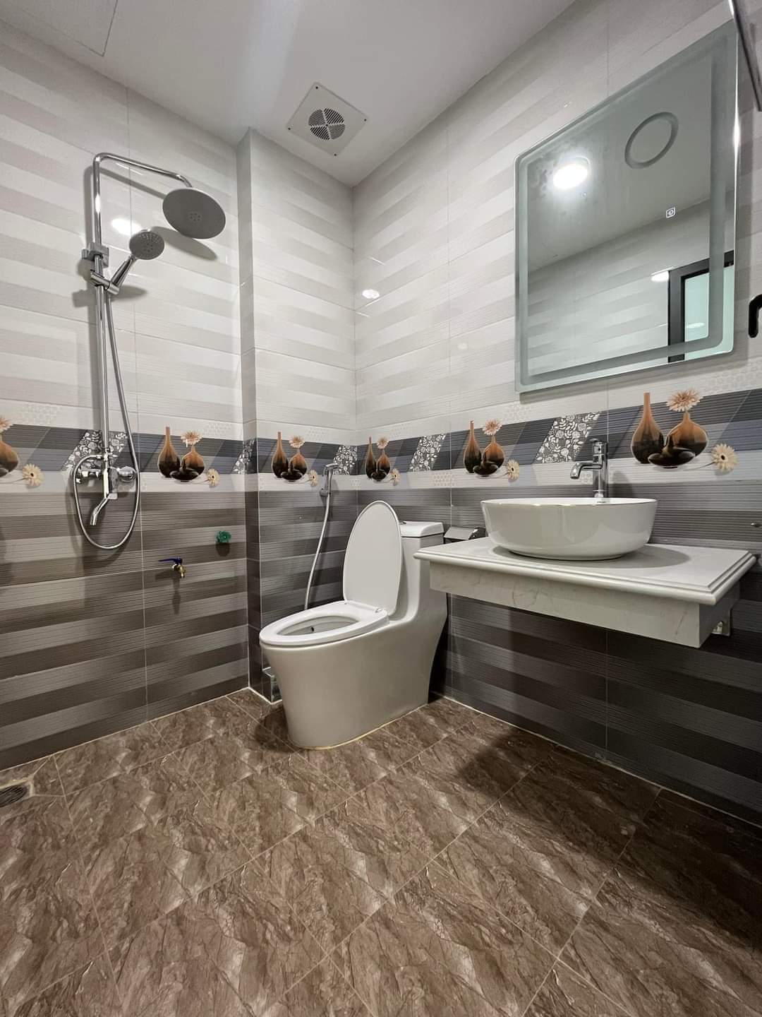 NHÀ ĐẸP ĐÔNG NGẠC – DT30M2 – 5 TẦNG – GIÁ 5.9TỶ – GẦN Ô TÔ – THÔNG THOÁNG