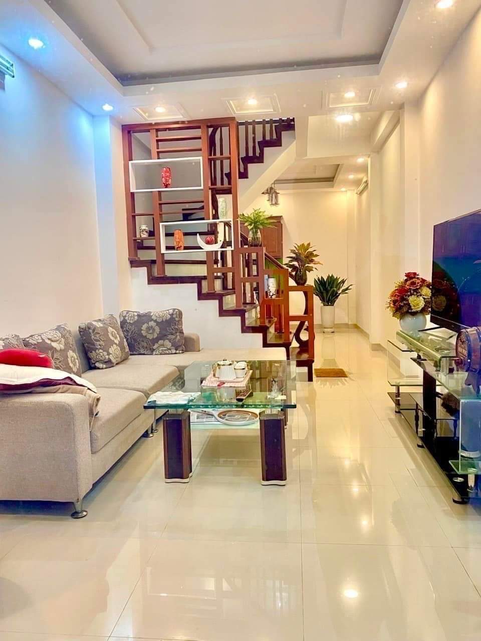 NHÀ DÂN XÂY HỌC VIÊN TÀI CHÍNH – DT53M2 – 5 TẦNG – GIÁ 8 TỶ – ĐƯỜNG Ô TÔ THÔNG – KINH DOANH