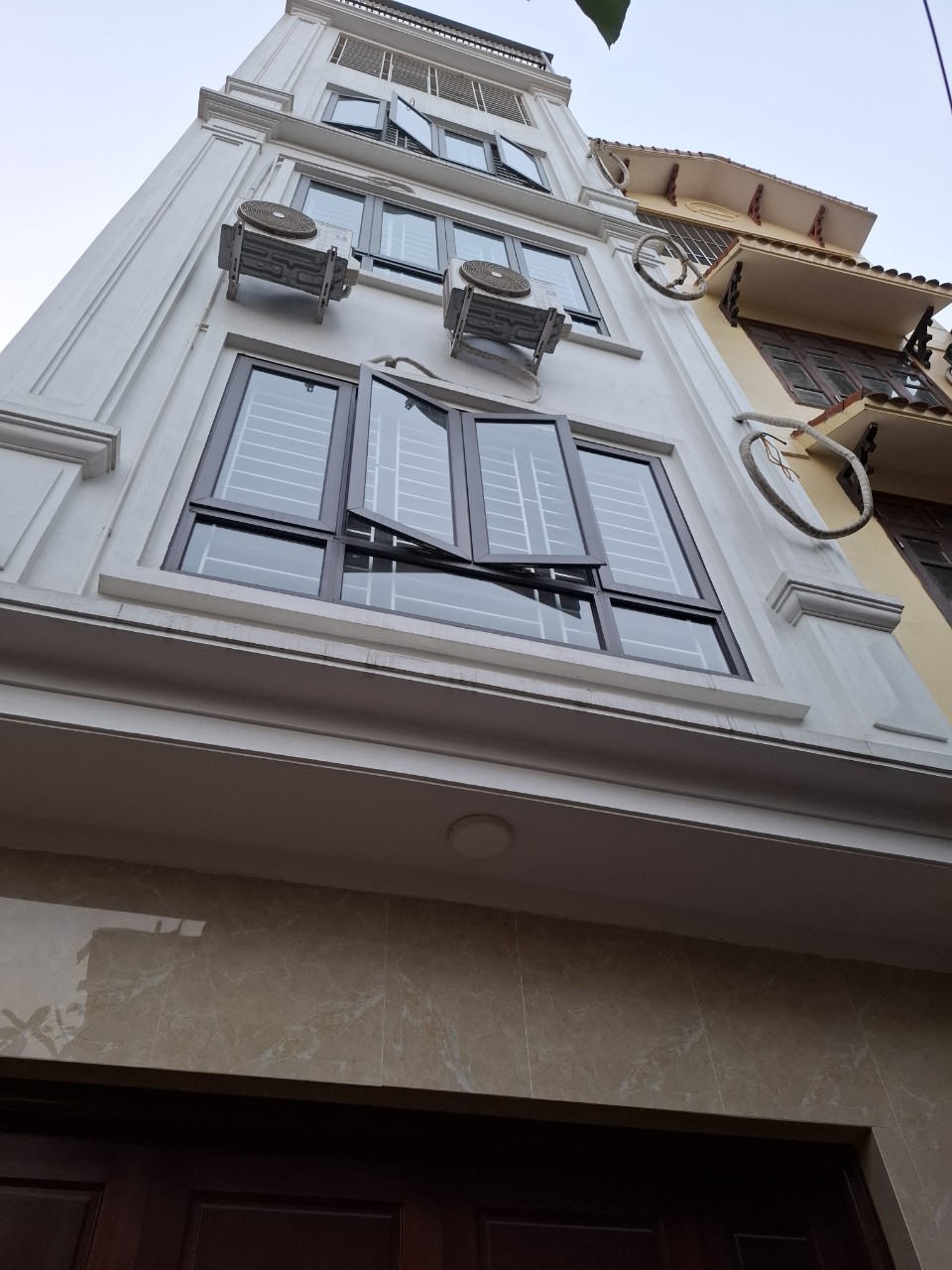 TRUNG TÂM HỌC VIÊN TÀI CHÍNH – DT53M2 – 6 TẦNG – GIÁ 12 TỶ – NGỖ Ô TÔ – THANG MÁY