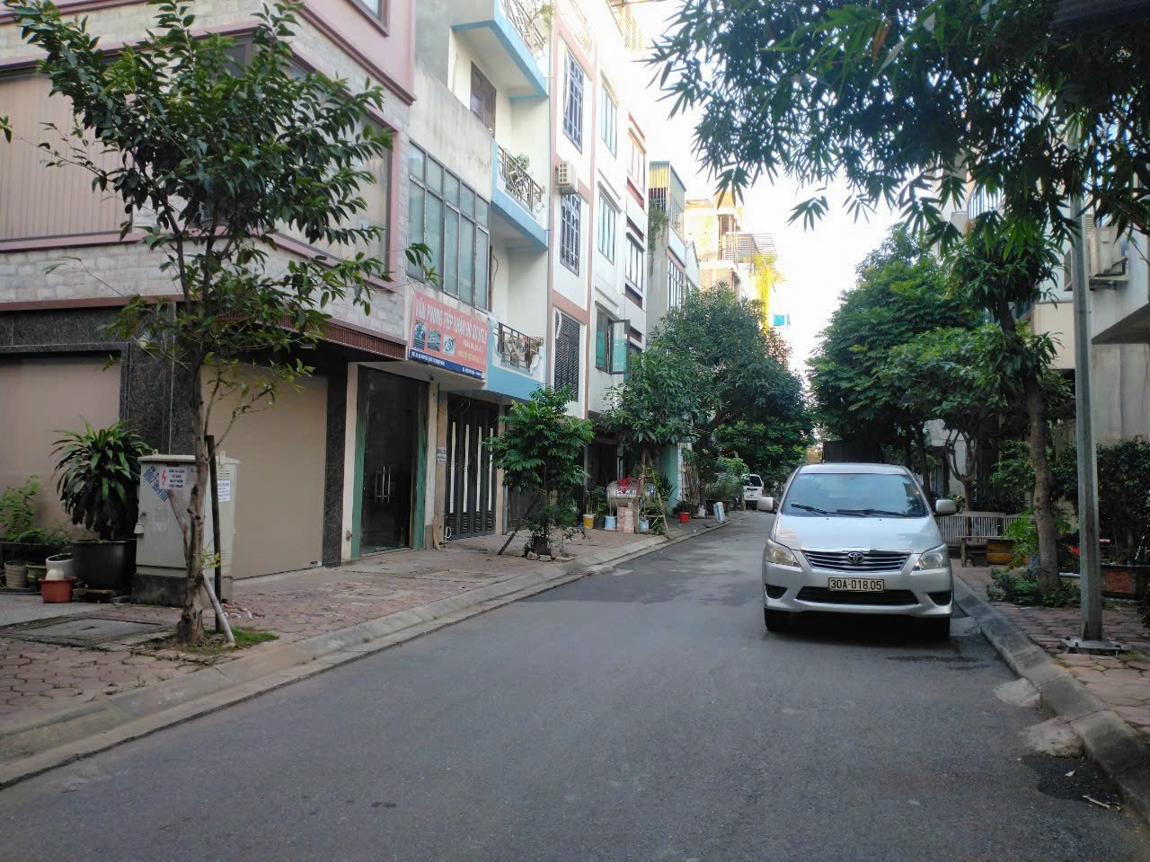 HIẾM!!! Bán Đất Phân Lô Ngọc Thụy, Đường 5m, Ôtô Tránh Nhau, MT4,5M, 85m2, Gía 15,8 Tỷ.