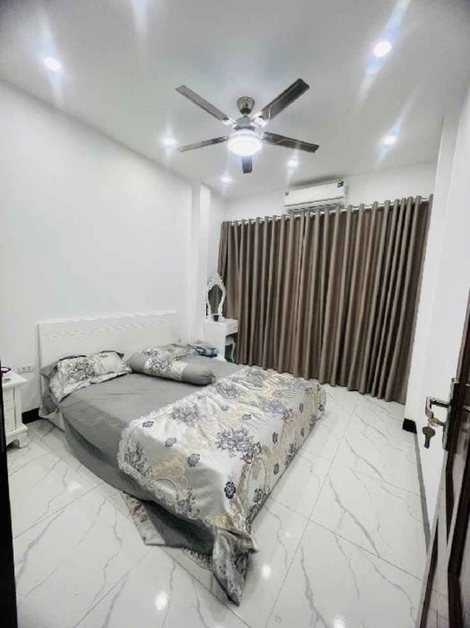 BÁN CHUNG CƯ MINI, 2 MẶT NGÕ – Ô TÔ ĐỖ CỬA – DÒNG TIỀN TỐT, GẦN MỸ ĐÌNH, CẦU GIẤY – NGÕ NÔNG – HIẾM CÓ!