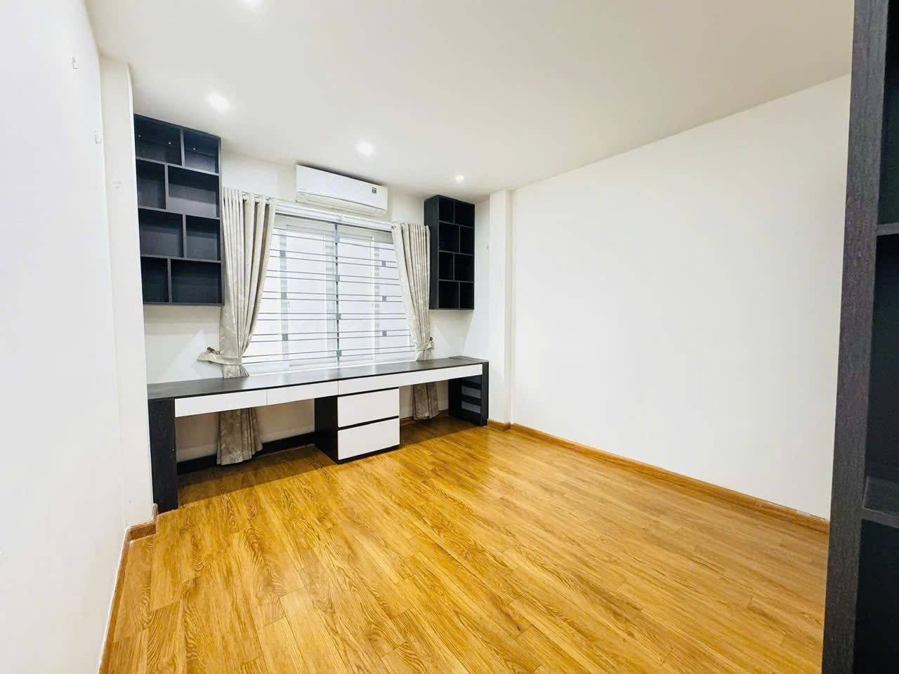 Bán biệt thự liền kề Vạn Phúc, Hà Đông. DT 86m2, 5 tầng, 9PN, sổ đỏ. Giá 23 tỷ. LH: 0975235116