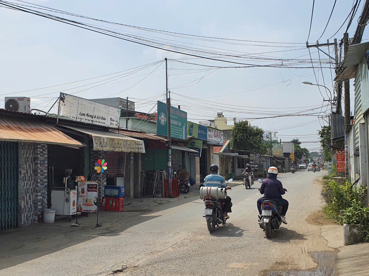 DÃY NHÀ (25X65) 3 MẶT TIỀN NGAY CHỢ THỚI TỨ, TRỊNH THỊ MIẾNG, HÓC MÔN