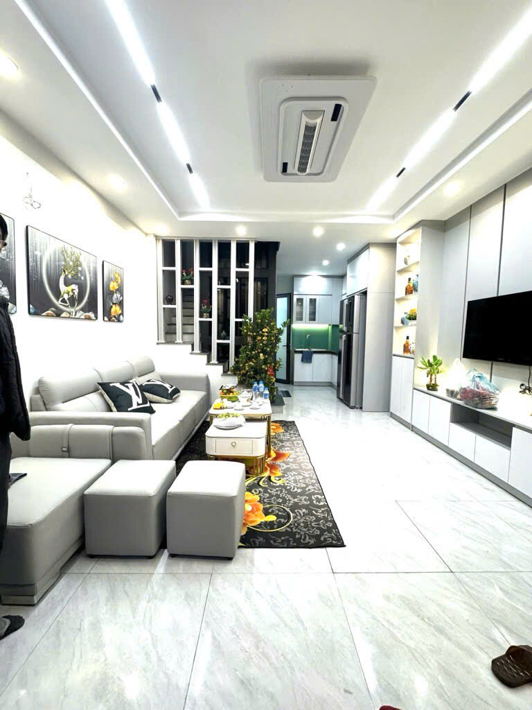 Giải Phóng 6 tầng thang máy, lô góc, ô tô đỗ cửa, gần phố, siêu tiện ích bao quanh