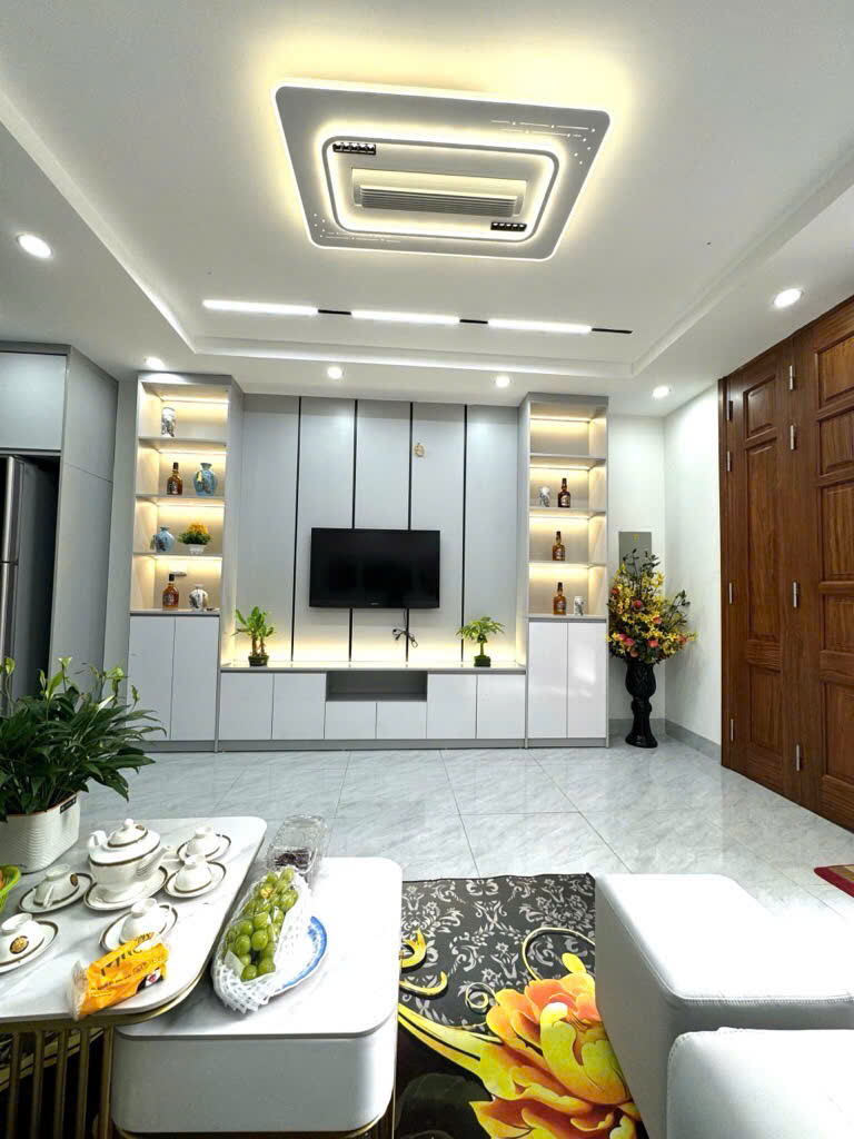 Giải Phóng 6 tầng thang máy, lô góc, ô tô đỗ cửa, gần phố, siêu tiện ích bao quanh