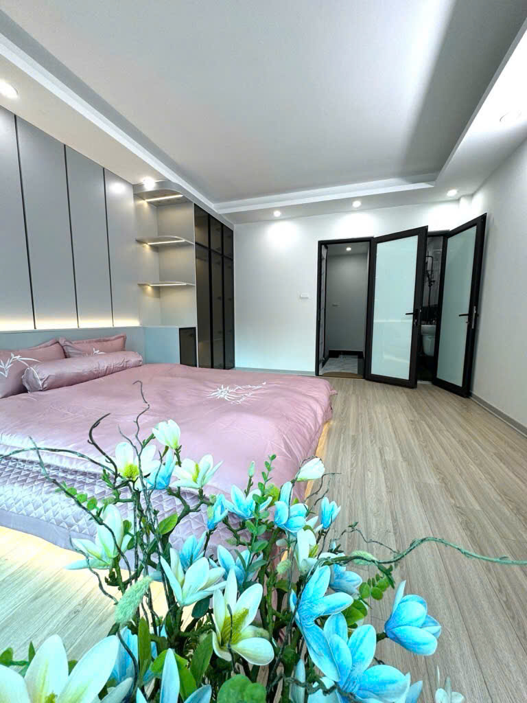 Giải Phóng 6 tầng thang máy, lô góc, ô tô đỗ cửa, gần phố, siêu tiện ích bao quanh