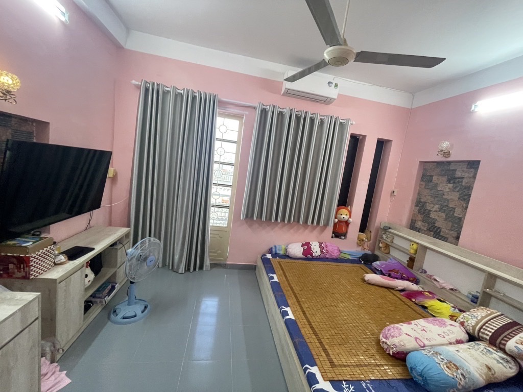 BÁN DÃY TRỌ NGANG LỚN 9.5 – CÓ 2 MẶT TRƯỚC SAU- MẶT SAU XE HƠI TỚI CỬA- ĐƯỜNG NGUYỄN TẤT THÀNH VÀ ĐOÀN VĂN BƠ- THÔNG RA XÓM CHIẾU QUA PHỐ ĐI BỘ NGUYỄN HUỆ CHỈ 3 PHÚT-VÀI BƯỚ QUA Q7.