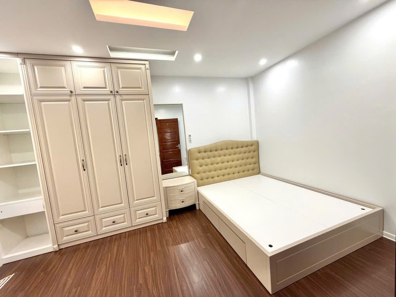 BÁN NHÀ BỒ ĐỀ – Ô TÔ VÀO NHÀ – 5 TẦNG MỚI – FULL NỘI THẤT NHẬP KHẨU 12,95 TỶ