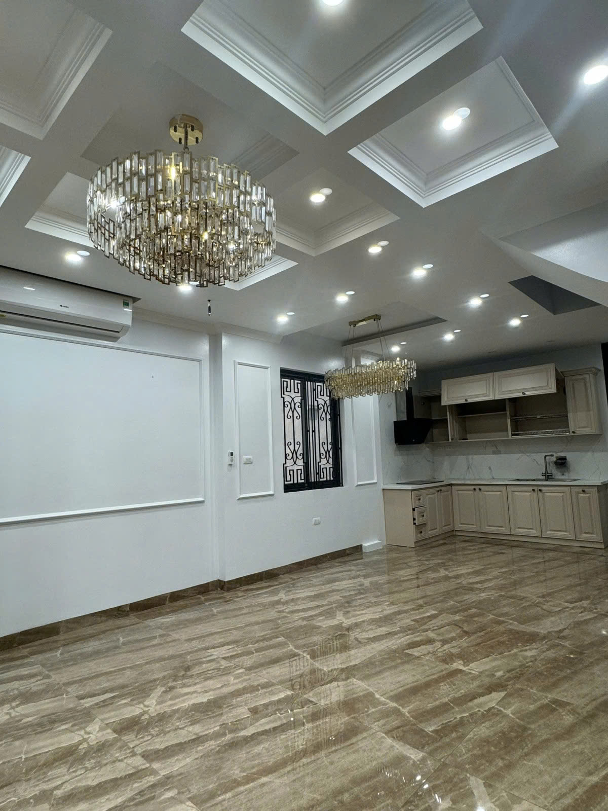 BÁN NHÀ BỒ ĐỀ – Ô TÔ VÀO NHÀ – 5 TẦNG MỚI – FULL NỘI THẤT NHẬP KHẨU 12,95 TỶ