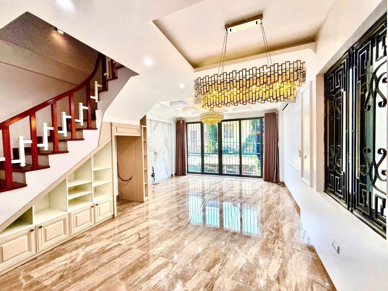 BÁN NHÀ BỒ ĐỀ – Ô TÔ VÀO NHÀ – 5 TẦNG MỚI – FULL NỘI THẤT NHẬP KHẨU 12,95 TỶ