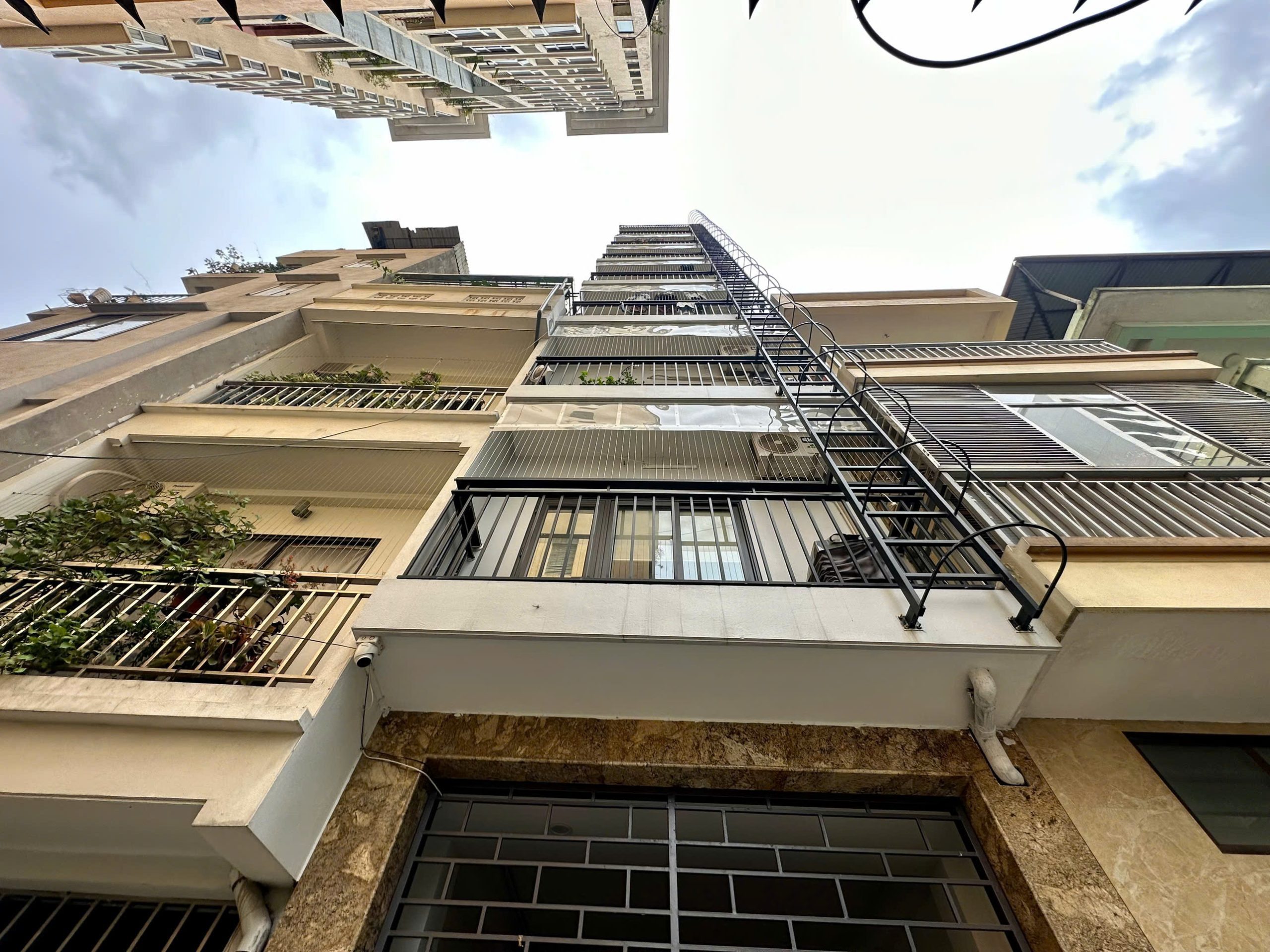 (Tin thật 100%) Bán chung cư mini 2 mặt tiền 70m2 x 14P ngõ 112 Ngọc Khánh – DT 1,55 tỷ ~ 7,2%/năm