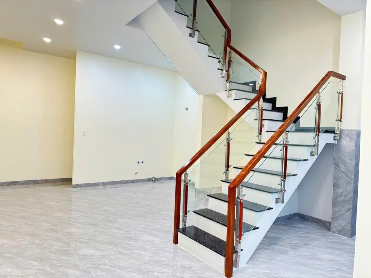 HẺM XE HƠI, BÌNH HƯNG HÒA, BÌNH TÂN. DT 57M2, 4 TẦNG, 5PN, GIÁ CHỈ NHỈNH 6 TỶ, SỔ HỒNG RIÊNG