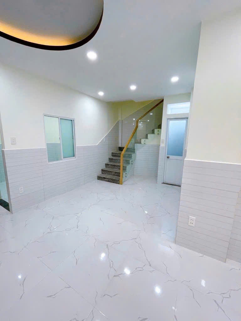 SÁT MẶT TIỀN XE HƠI 10M TRUNG TÂM Q4 DIỆN TÍCH 38 M2 HƠN 3 TỶ
