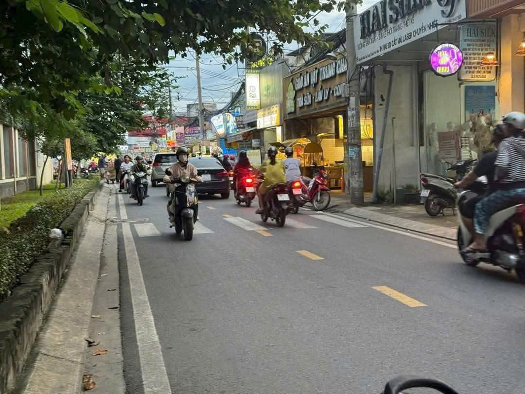 BÁN NHÀ (8×26) MẶT TIỀN NGUYỄN HỮU CẦU, HÓC MÔN giá rẻ