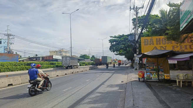 BÁN XƯỞNG (20×60) MẶT TIỀN QL1A, THẠNH XUÂN, Q.12 DÒNG TIỀN ỔN