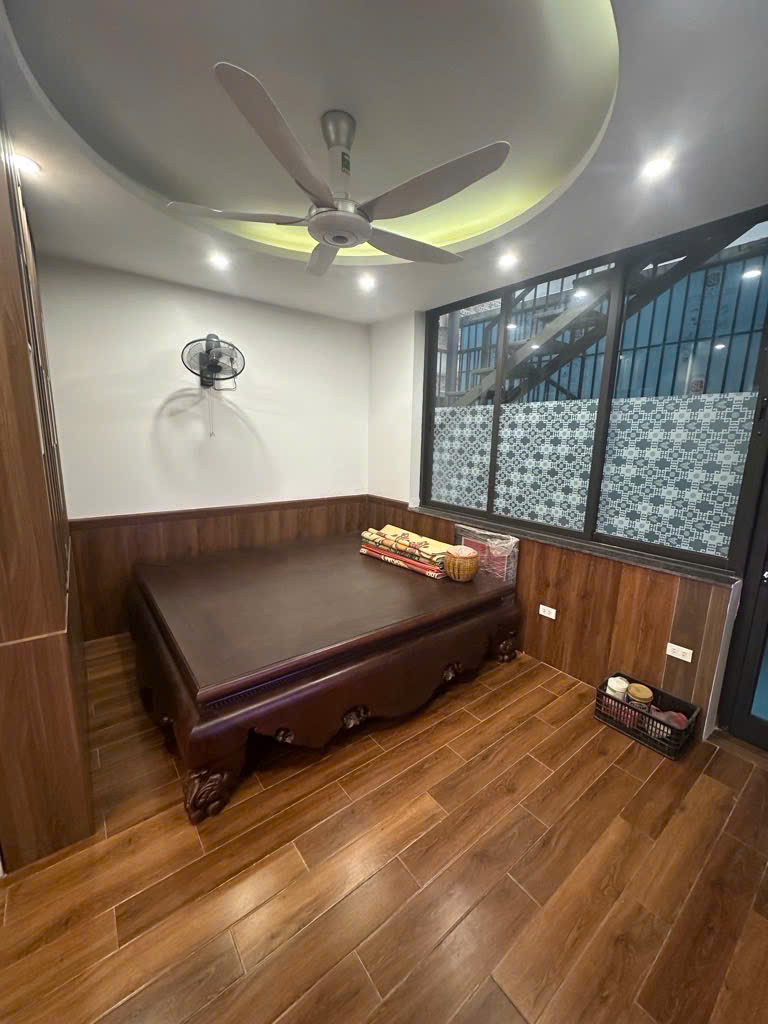Bán nhà mặt phố Lê Văn Lương, Thanh Xuân Bắc, 32m2 x 5 tầng, 4PN, Sổ đỏ, 8.4 tỷ. LH: 0975948906