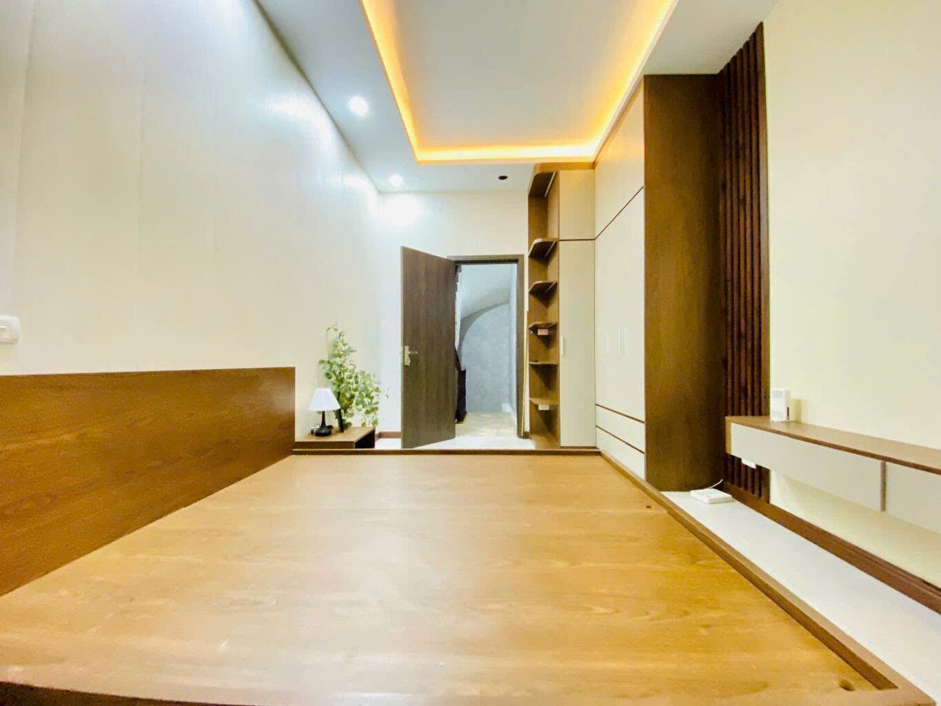 Ô tô đỗ cửa trung tâm Thanh Xuân 32 m, 6 tầng, 4 ngủ, phân lô quân đội,ko quy hoạch, sổ đỏ sẵn sàng, khu vực trung tâm phát triển tiềm năng tăng giá từng ngày. Giá rẻ 10,5 tỷ