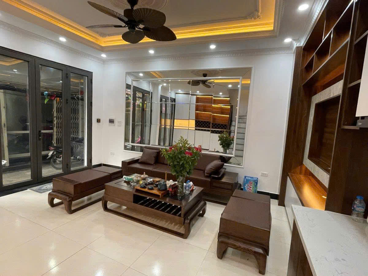 NHÀ MỚI VÀO Ở NGAY TIỆN ÍCH ĐẦY ĐỦ – TRUNG TÂM TÂY HỒ NGÕ THÔNG TRÍCH SÀI VÕNG THỊ – NGÕ TRƯỚC NHÀ 2.8M BA GÁC TRÁNH NHAU