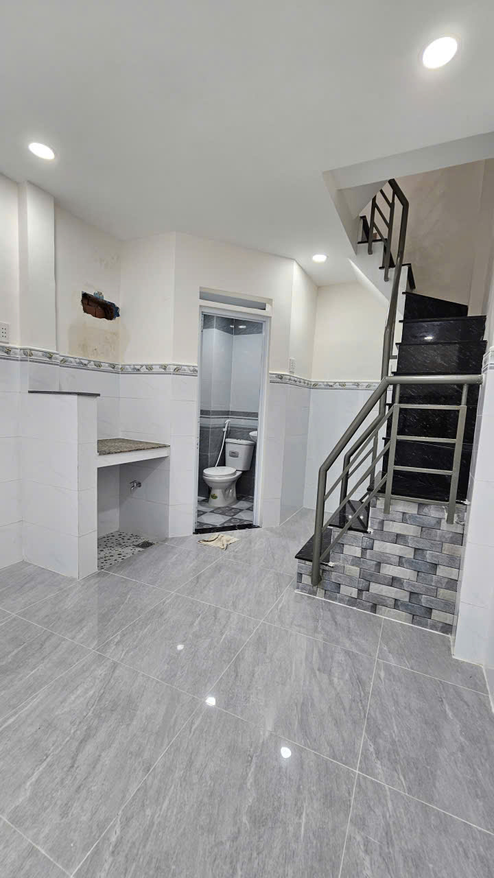 SÁT MẶT TIỀN HẺM NGANG 4M TRUNG TÂM Q4 DIỆN TÍCH SD 42 M2 HƠN 1,5 TỶ SỔ HỒNG RIÊNG