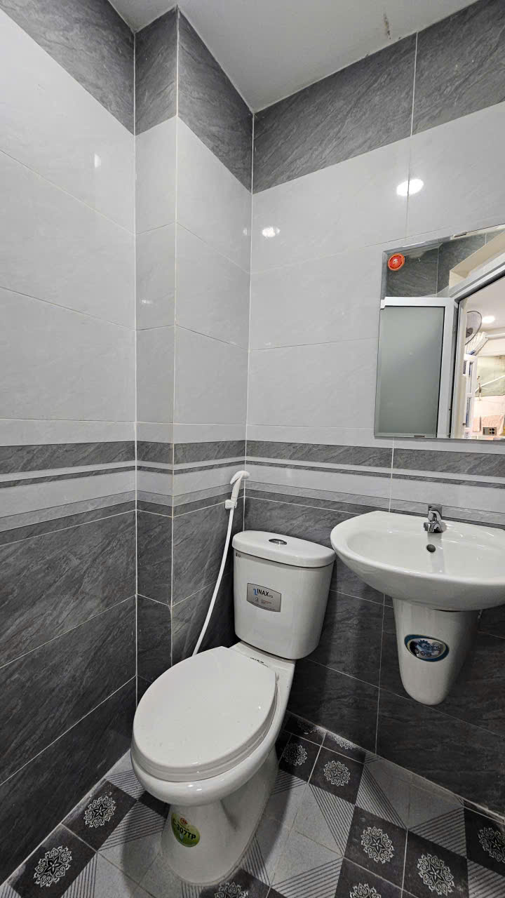 SÁT MẶT TIỀN HẺM NGANG 4M TRUNG TÂM Q4 DIỆN TÍCH SD 42 M2 HƠN 1,5 TỶ SỔ HỒNG RIÊNG