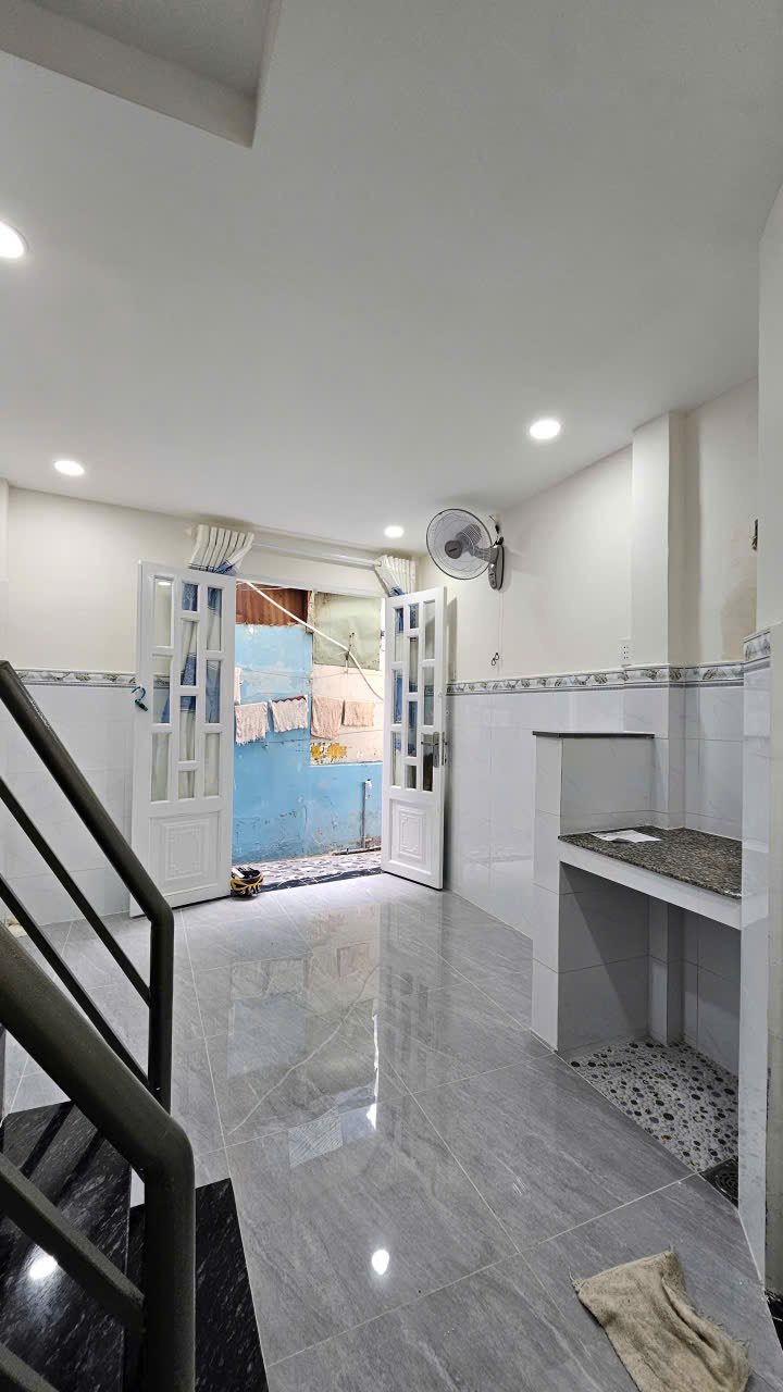 SÁT MẶT TIỀN HẺM NGANG 4M TRUNG TÂM Q4 DIỆN TÍCH SD 42 M2 HƠN 1,5 TỶ SỔ HỒNG RIÊNG