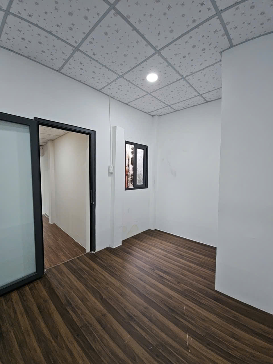 Sát mặt tiền Trung Tâm Q4 NGANG 4.6 DÀI 12 CÓ 5 TỶ
