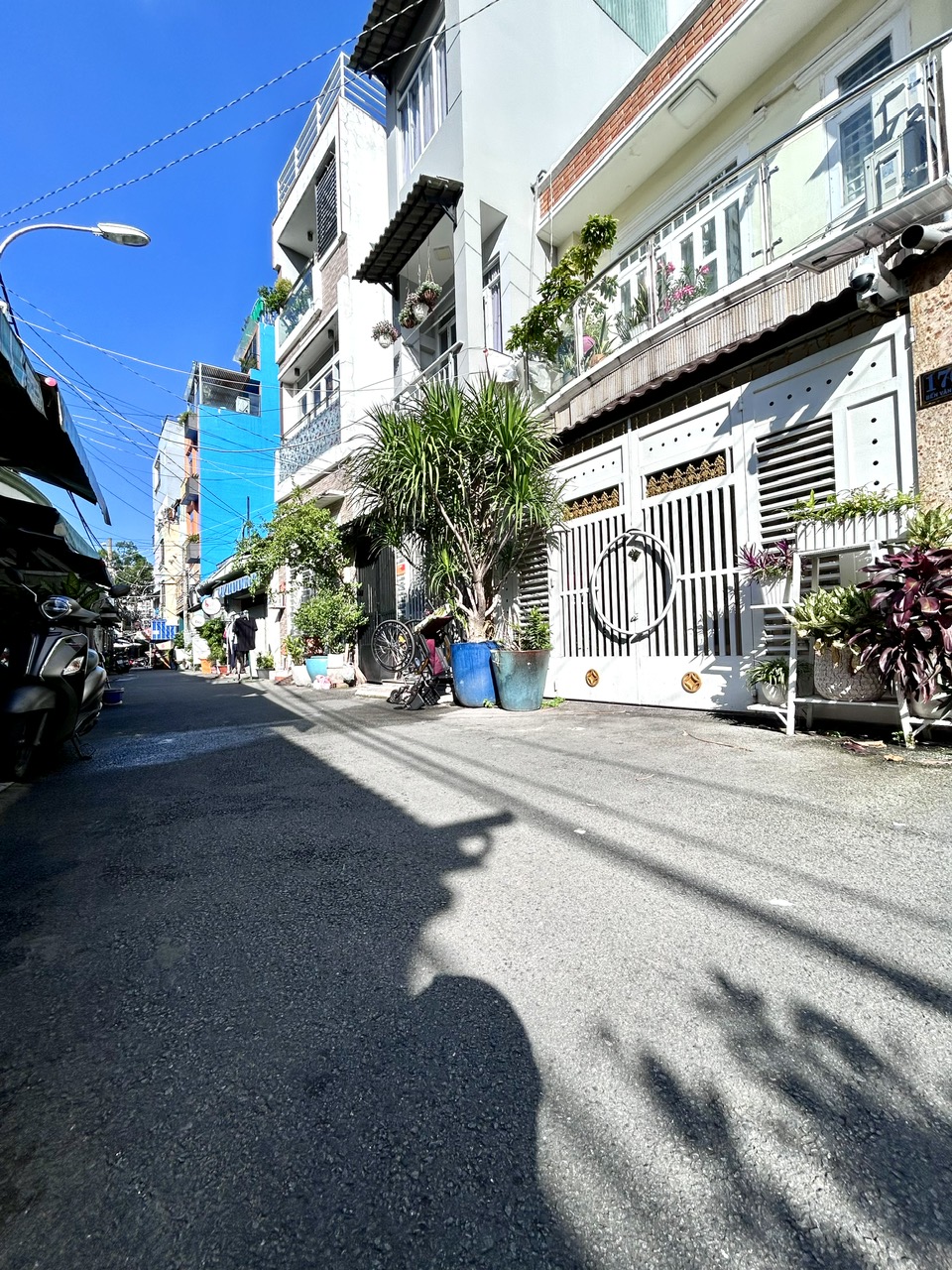 NHÀ BÁN ĐƯỜNG HOÀNG DIỆU- XE HƠI ĐỔ CỬA- NỞ HẬU TÀI LỘC CHO GIA CHỦ-THÔNG RA KHÁNH HỘI, BẾN VÂN ĐỒN QUA Q1 CHỈ 2 PHÚT.