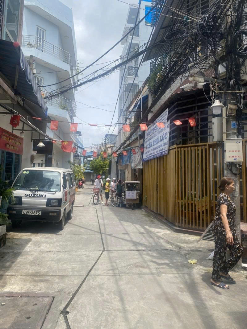 🔥 NHÀ CỰC HIẾM – 💰 Giá CỰC MỀM: Chỉ 2.7 TỶ (có THƯƠNG LƯỢNG ) – Đầu tư hay an cư đều ĐỈNH – HẺM Ô TÔ, SỔ HỒNG, VỊ TRÍ VÀNG – ĐỐT CHÁY THỊ TRƯỜNG