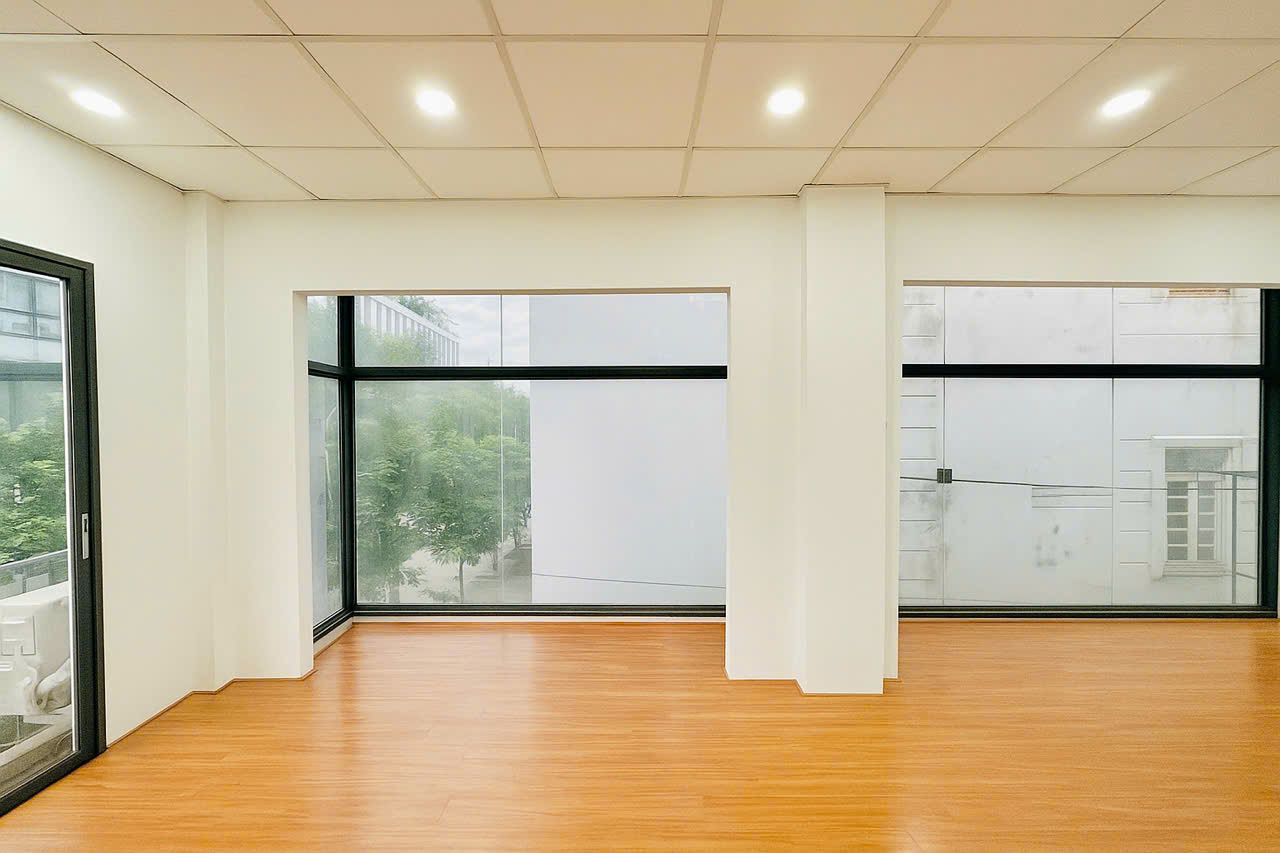 8 Tỷ nhỉnh: MẶT TIỀN Quận 10 cư xá Đồng Tiến, căn góc 2 mặt tiền 3 tầng, thu nhập 1Ty3. 0933910039