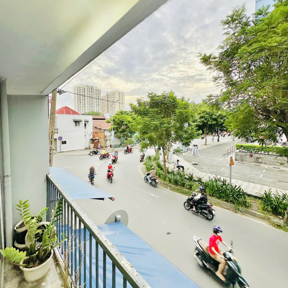 8 Tỷ nhỉnh: MẶT TIỀN Quận 10 cư xá Đồng Tiến, căn góc 2 mặt tiền 3 tầng, thu nhập 1Ty3. 0933910039