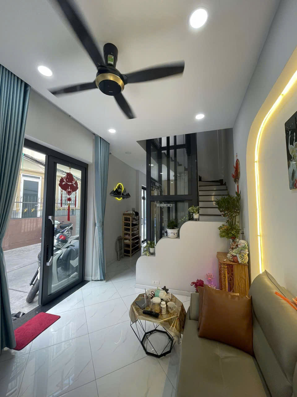 SÁT MẶT TIỀN TRUNG TÂM Q7 1 PHÚT TỚI Q4 – 2 PHÚT TỚI Q1,Q2 XE CỨU THƯƠNG CỨU HỎA ĐẬU NGAY NHÀ CÓ 8 TỶ