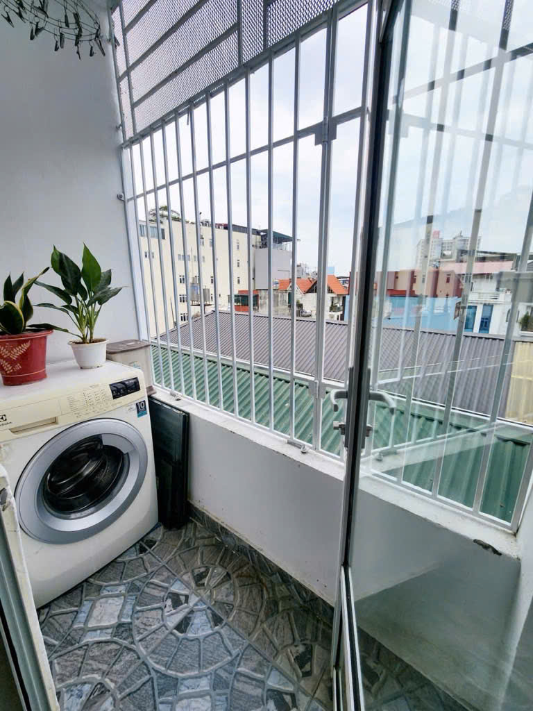 Hót Em có căn chung cư 37m, 2 ngủ, 1 bếp, vệ sinh, thang máy vù vù! Ban công thoáng! Full đồ!