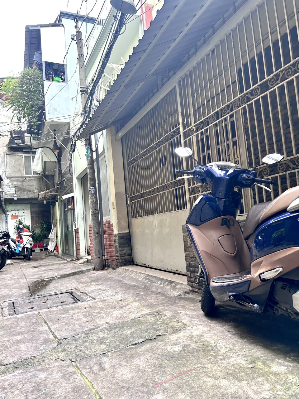 BÁN NHÀ ĐƯỜNG HOÀNG DIỆU KẾ BÊN CÓ CÔNG VIÊN THOÁNG MÁT- GẦN TRƯỜNG ĐẠI HỌC LUẬT NGUYỄN TẤT THÀNH- QUA Q 1 CHỈ 3 PHÚT.