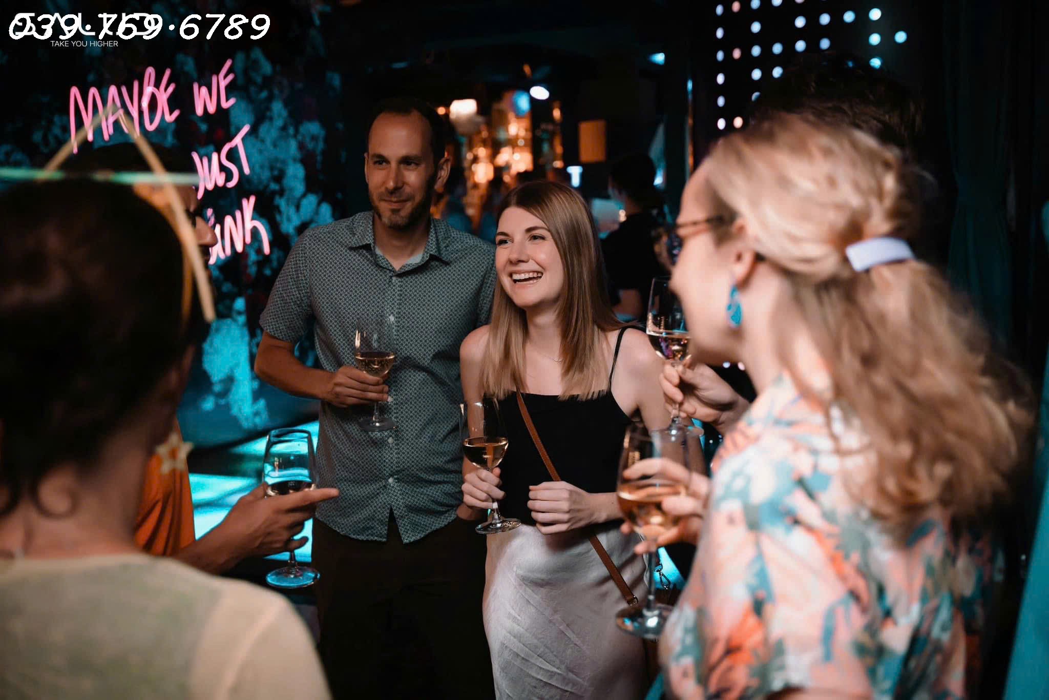 CHO THUÊ LOUNGE FULL ĐỒ HOẶC SANG NHƯỢNG QUÁN RƯỢU VỆ HỒ TÂY, HÀ NỘI