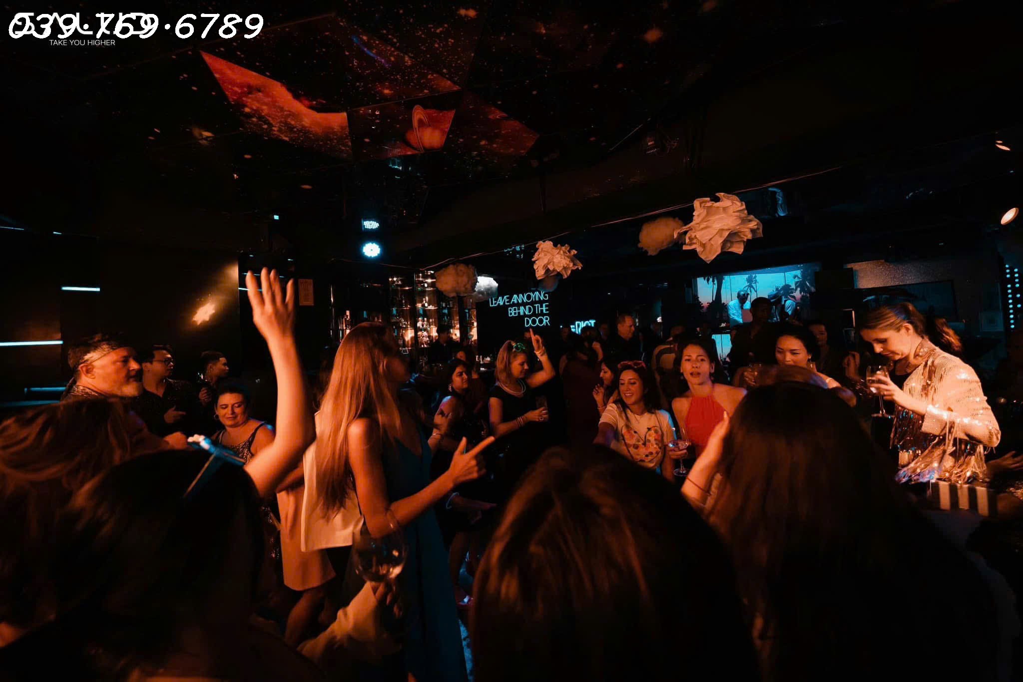 CHO THUÊ LOUNGE FULL ĐỒ HOẶC SANG NHƯỢNG QUÁN RƯỢU VỆ HỒ TÂY, HÀ NỘI