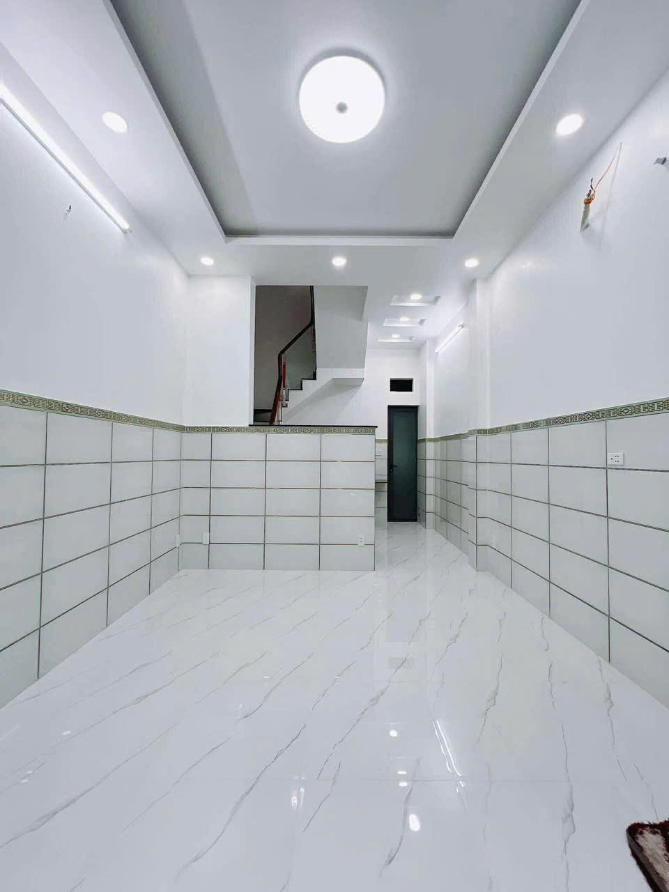 SÁT MẶT TIỀN VĨNH KHÁNH HOÀNG DIỆU VIP Q4 NGANG 3.5 X 4 TẤM CÓ 5 TỎI