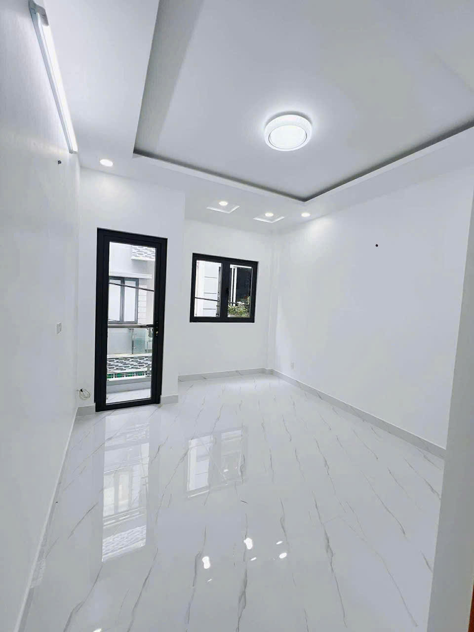 SÁT MẶT TIỀN VĨNH KHÁNH HOÀNG DIỆU VIP Q4 NGANG 3.5 X 4 TẤM CÓ 5 TỎI