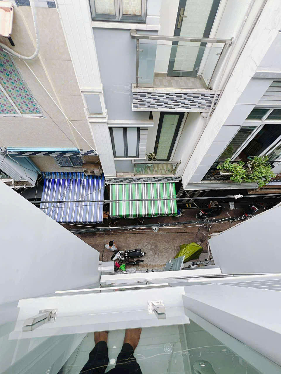 SÁT MẶT TIỀN VĨNH KHÁNH HOÀNG DIỆU VIP Q4 NGANG 3.5 X 4 TẤM CÓ 5 TỎI
